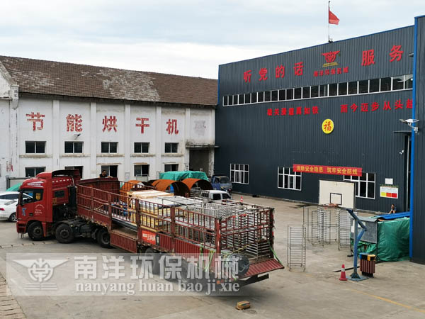 中（zhōng）藥材烘（hōng）幹房發貨現場
