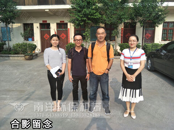 外（wài）商合影留念